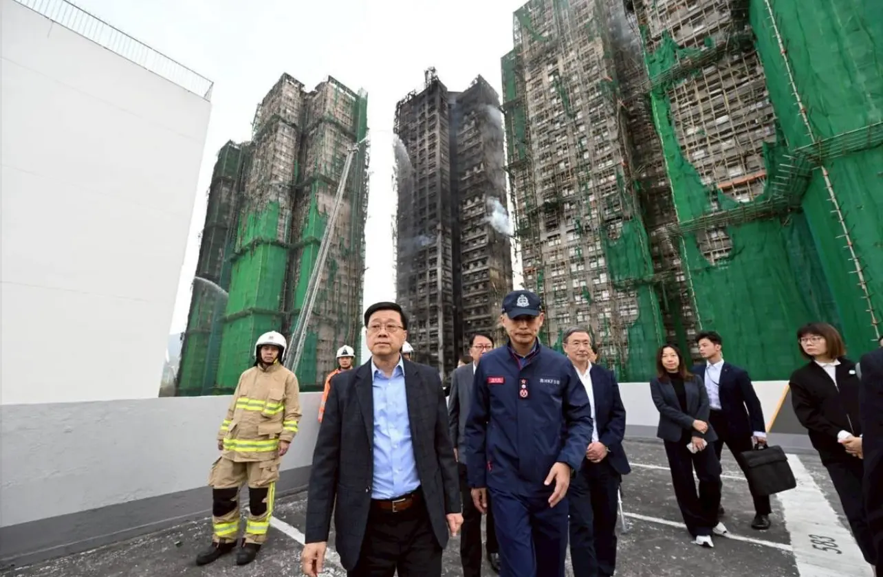 特首李家超視察火場（政府新聞處）