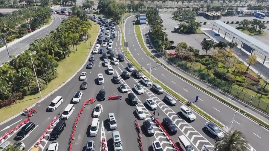 粵車南下12月23日駛入香港市區 穗珠江中4市首申請 11月1日起抽籤 每日100個名額的封面圖片