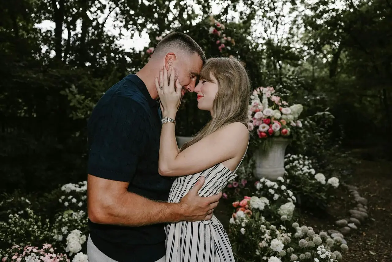 Taylor Swift 與 Travis Kelce 為克里夫蘭湖畔豪宅興建圍籬，改造方案遭鄰居反對，除地下管線與野生鹿生態疑慮外，更有鄰居嘲諷她或許明年就會搬離此地。（來源：taylorswift@IG）