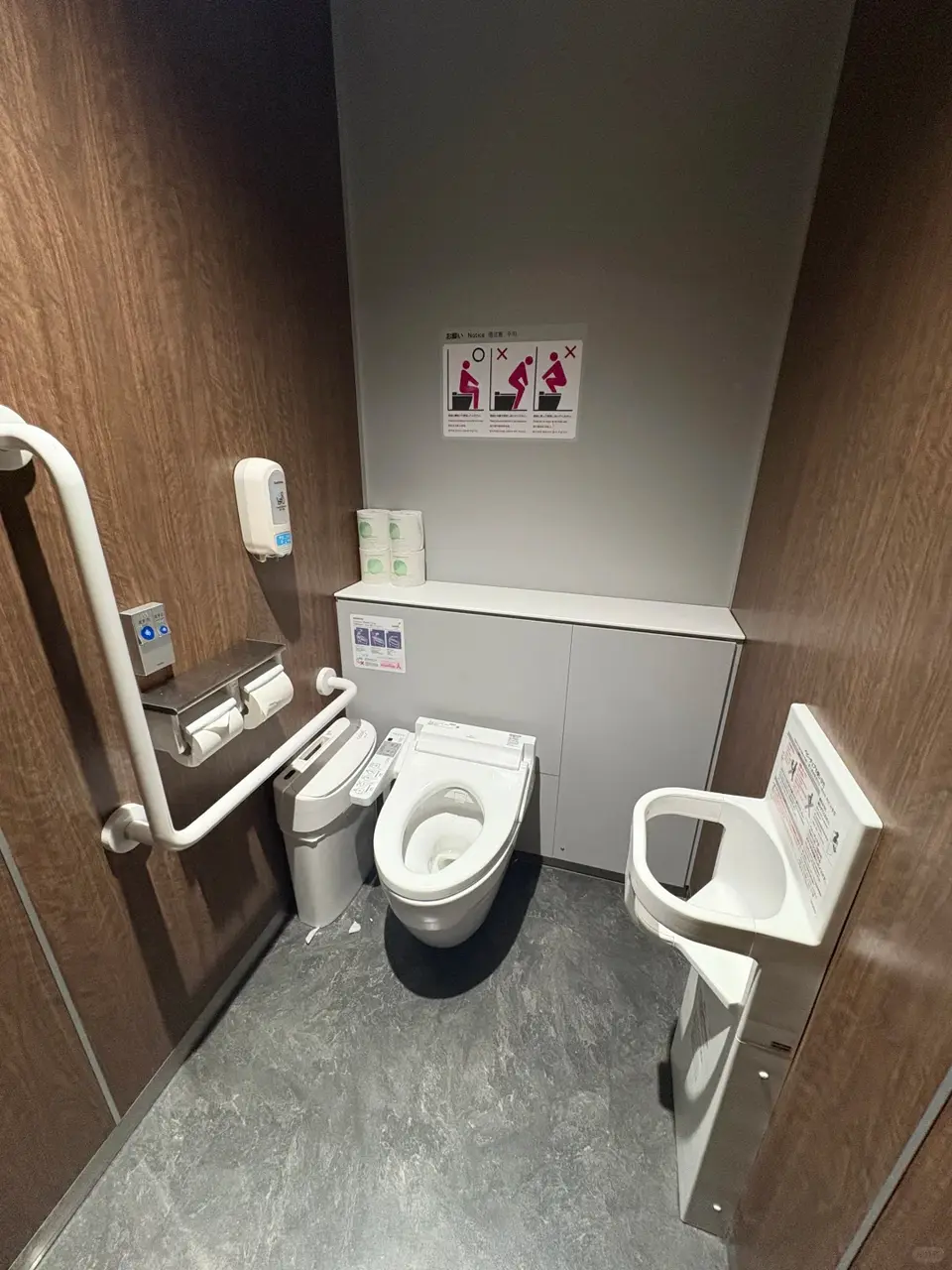 日本的廁所，向來是「極致體驗」的代名詞，加溫馬桶蓋、自動沖洗、除臭功能幾乎是標配。（示意圖來源：小紅書）