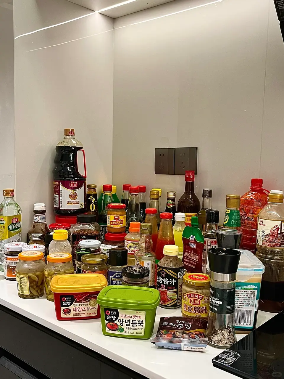 打開廚房調味架，總有幾瓶瓶罐罐讓人看得眼花繚亂。（來源：小紅書網友）