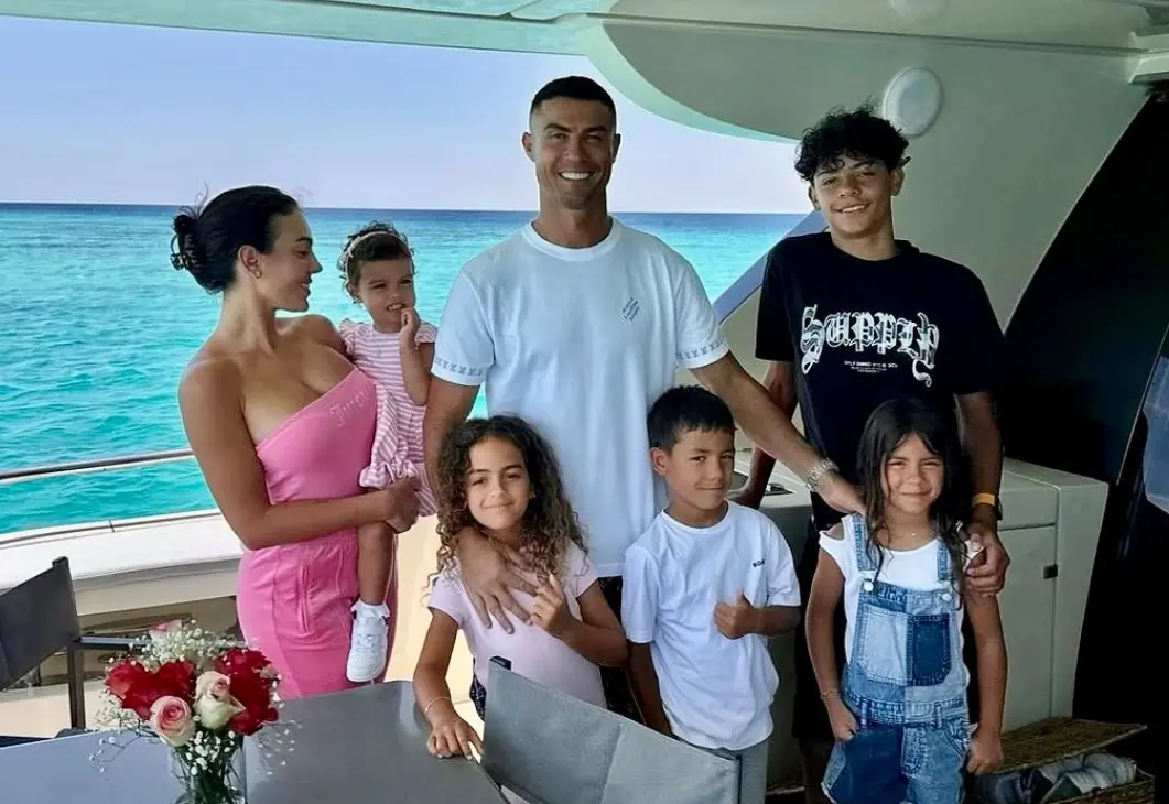 C羅（Cristiano Ronaldo）與喬治娜秘密完婚，婚前協議曝光，採財產獨立制，10億英鎊身家無須離婚對分，約定分開後每月支付對方8.5萬英鎊贍養費。（來源：cristiano@IG）