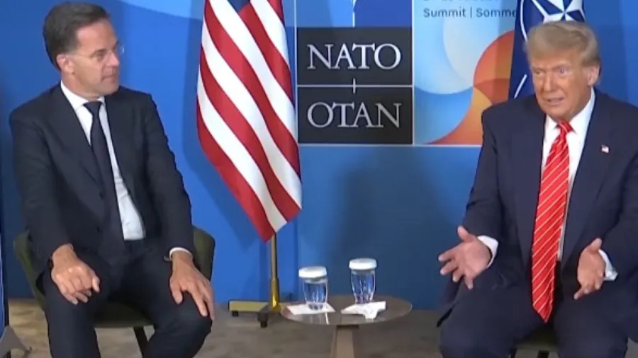 北約秘書長竟將特朗普比作「爸爸」的封面圖片