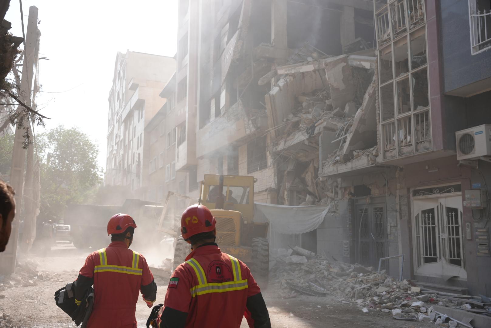 在伊朗首都德黑蘭拍攝的以軍事攻擊中受損的建築。(新華社)