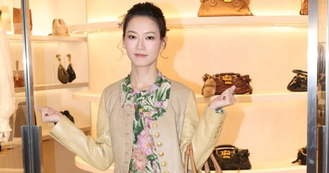 憑《梅艳芳》奪金像獎最佳女配角的廖子妤，現場自爆荒唐往事：曾醉酒衝動買下 5 位數手袋，酒醒後兩年不敢開盒，直至搬屋才發現未發霉。(圖：網絡翻攝)