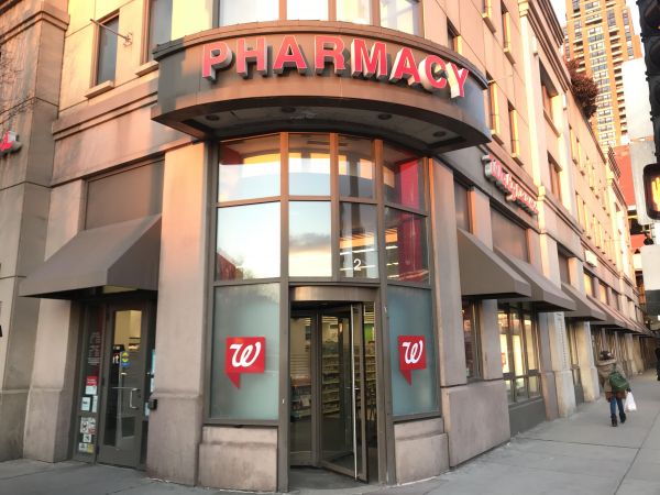 位於芝加哥市區的美國連鎖藥店沃爾格林藥店。 (新華社)