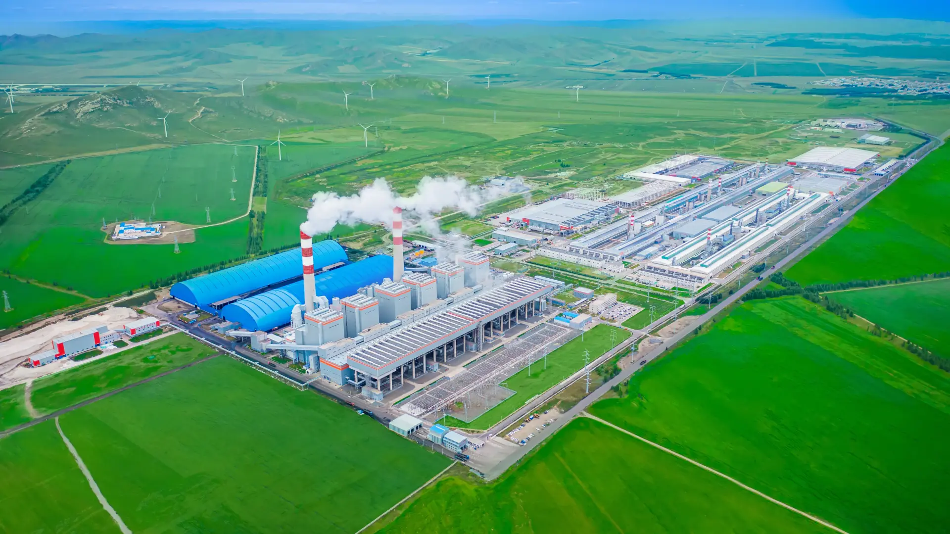 客戶結構上，創新實業超七成收入來自關聯方。A 股上市公司創新新材（滬：600361）作為崔立新旗下另一核心企業，是其最大客戶，2024 年相關銷售收入達 116.1 億元人民幣，佔比 76.6%。(圖：創新實業官網)