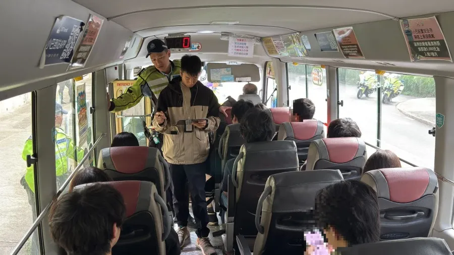 小巴未繫安全帶遭嚴打！東九龍警喬裝乘客執法 31 人將收傳票的封面圖片