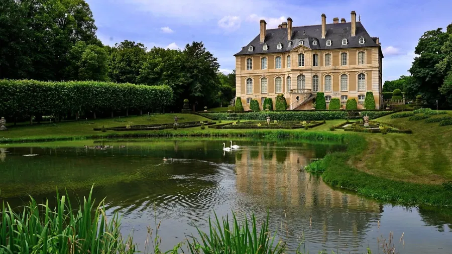 堅持四年不聽勸！她打臉老公，狂攬450萬英鎊豪宅與現金的封面圖片