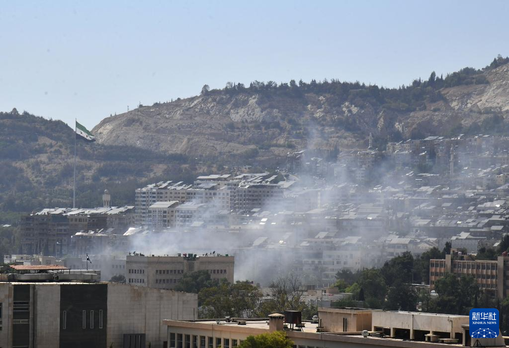 7月16日在敘利亞大馬士革拍攝的以軍襲擊後升起的煙霧。新華社發（阿馬爾·薩法爾賈拉尼攝）