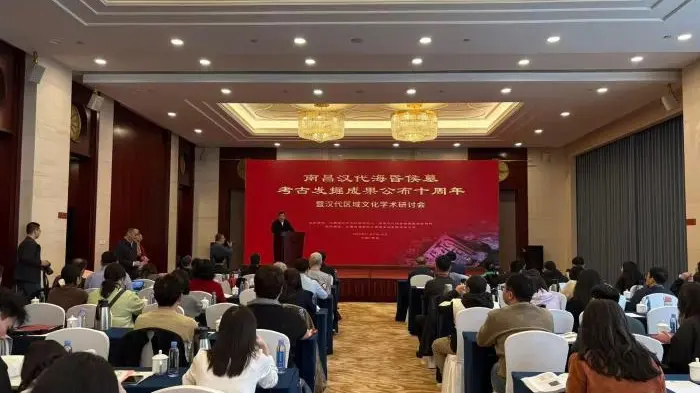 中國江西南昌海昏侯墓首現秦漢全本《詩經》簡，共 1200 枚，還出土《齊論語》等珍貴文獻。（來源：中國新聞網）