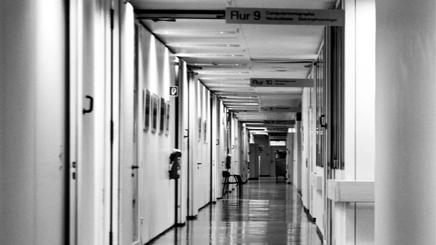 臨終自決vs生命救援？瑞士瘋辯協助死亡組織入駐醫院，到底該選哪一方？的封面圖片