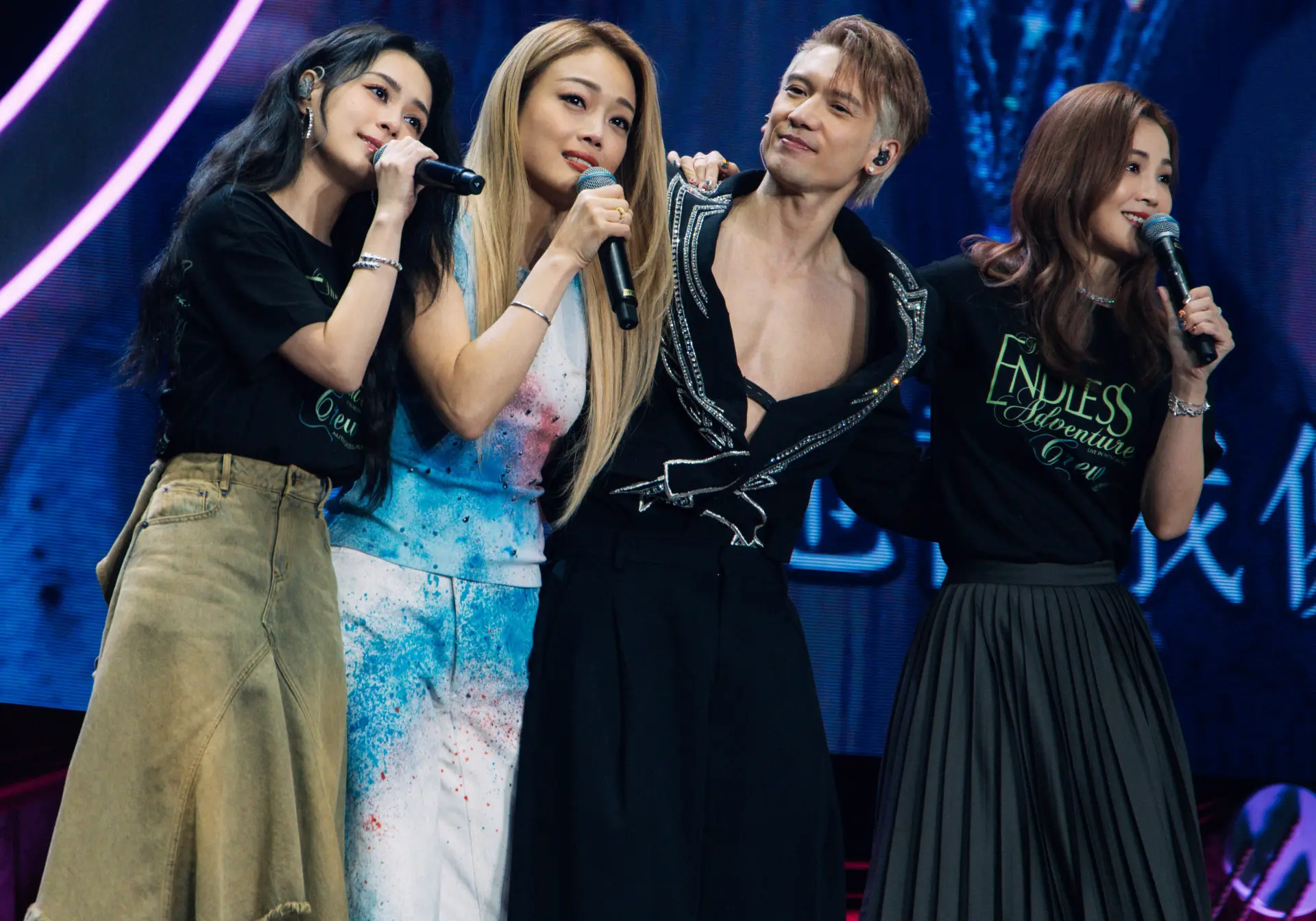 容祖兒在社交平台發長文力讚關智斌，憶述其 6 年前僅用 40 天準備紅館個唱的艱辛，稱如今的他「用真誠與努力打動全場」。(圖：關智斌@微博)