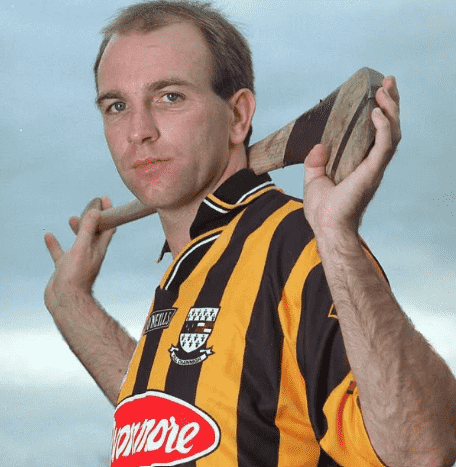 DJ 嘉利年輕的時候。（來源：@網絡）