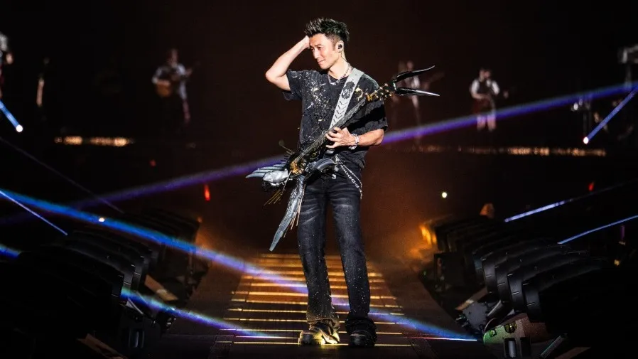 謝霆鋒演唱會吉他現王菲紋身？浪漫情懷引粉絲瘋狂猜測的封面圖片