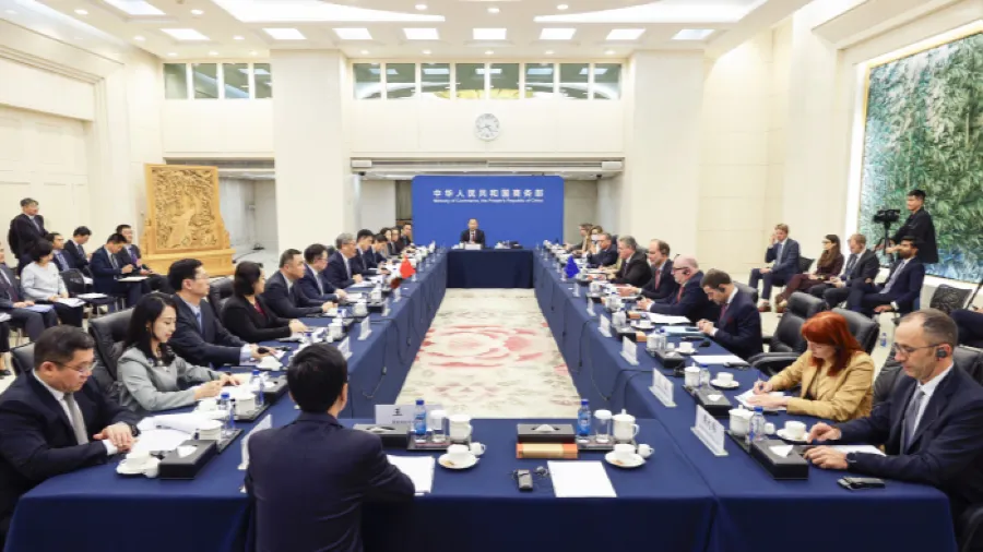 【中歐經貿談判】中歐達成16項成果共識 混動車貿易獲諒解 稀土出口許可便利化的封面圖片