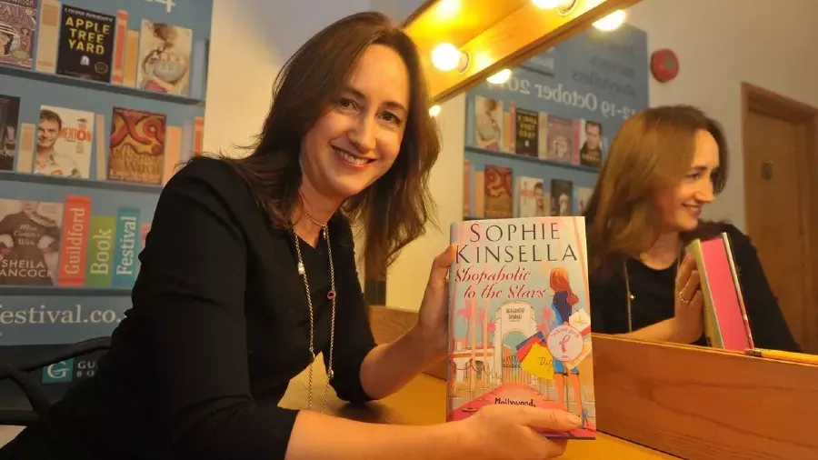 購物狂系列作者蘇菲·金索拉腦癌病逝  膠質母細胞瘤奪命 享年55歲 全球讀者緬懷的封面圖片