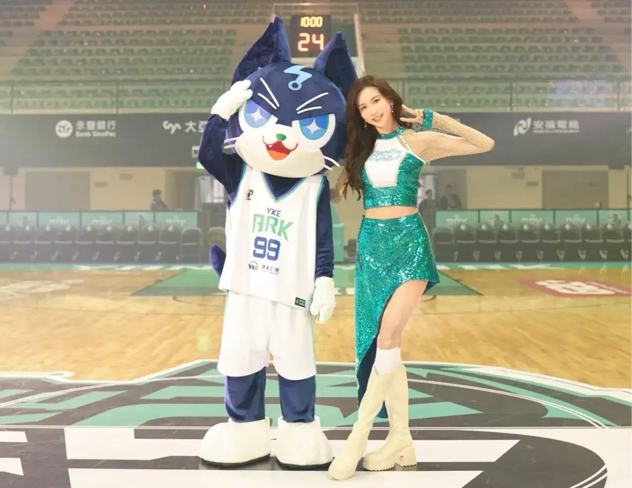 談及此次受邀的緣分，林志玲開心透露背後藏著私交因緣，「洋基籃球隊首次主場由董事長親自開球，象徵了點燃勝火的第一次以及最好的開始，自己是負責加油，因為志玲姊姊很會加油」。(圖：林志玲Chiling Lin@FB)