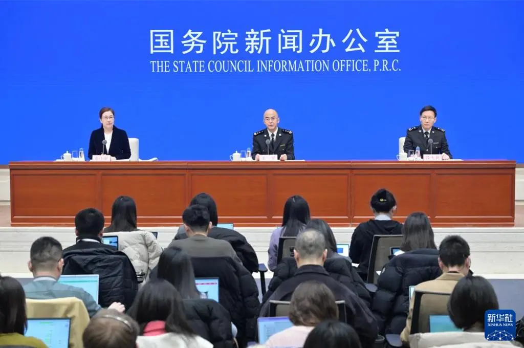 海關總署透露，海南自貿港封關盈月日均2.4萬人在海南免稅購物。（新華社）