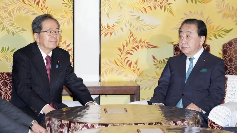 1月15日，在日本東京國會，日本立憲民主黨黨首野田佳彥（右）與公明黨黨首齊藤鐵夫準備會談。新華社