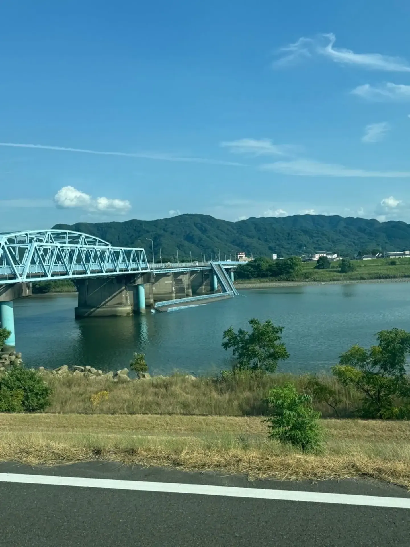 傳出八代市有橋部分坍塌。圖／日本雅虎