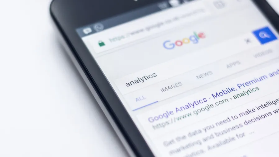 格局大變！CNN連同400媒體授權內容給Google，AI搜尋改寫規則 - 