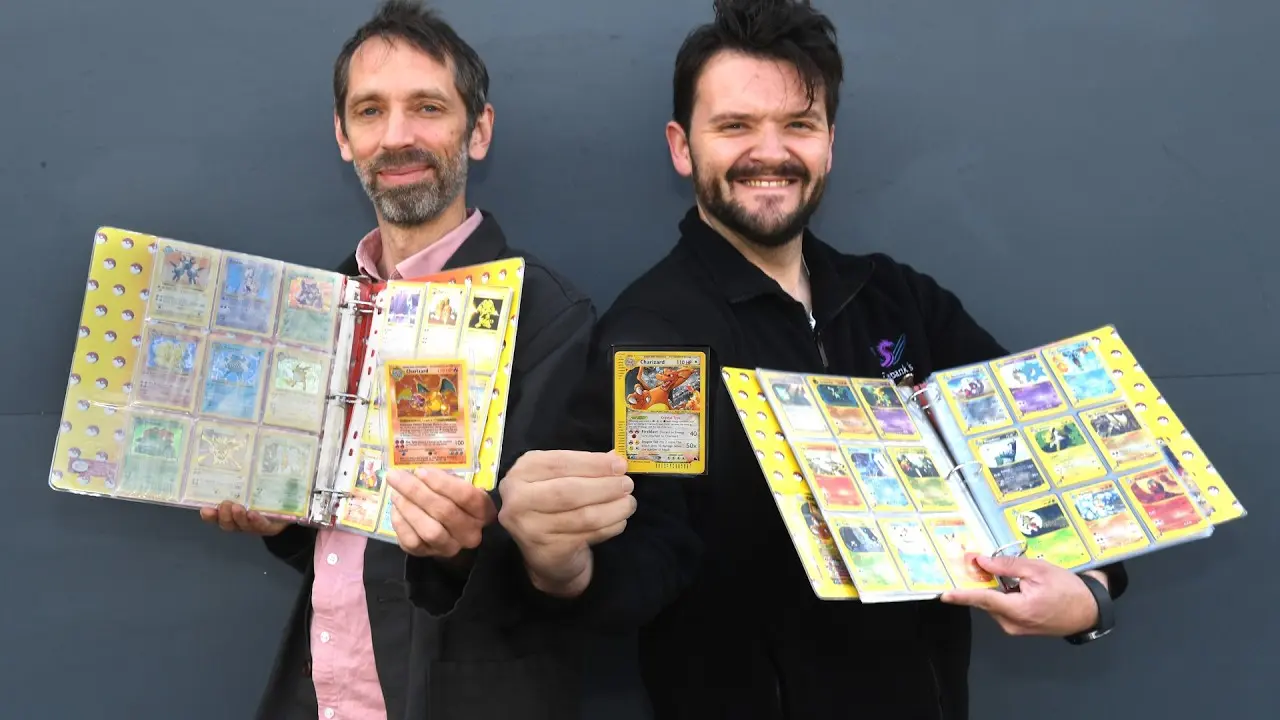 英國南部沃金（Woking）一名退休裝修工，將在閣樓存放15年的Pokémon卡牌交由Ewbank’s拍賣，合共以156萬英鎊成交，刷新英國紀錄，有機會寫下歐洲新高，部分卡牌升值高達250倍。（來源：SWNS@YouTube）