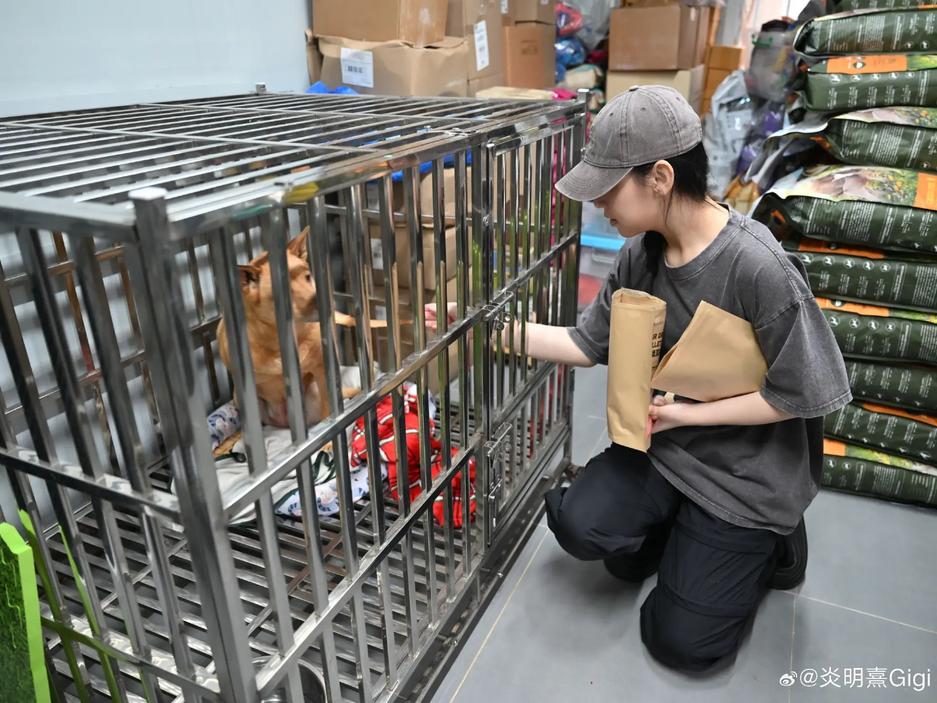 炎明熹在沉寂期間並未停滯腳步，入讀香港理工大學時裝（榮譽）文學士課程，亦參與歌迷會義工活動。(圖：炎明熹@微博)