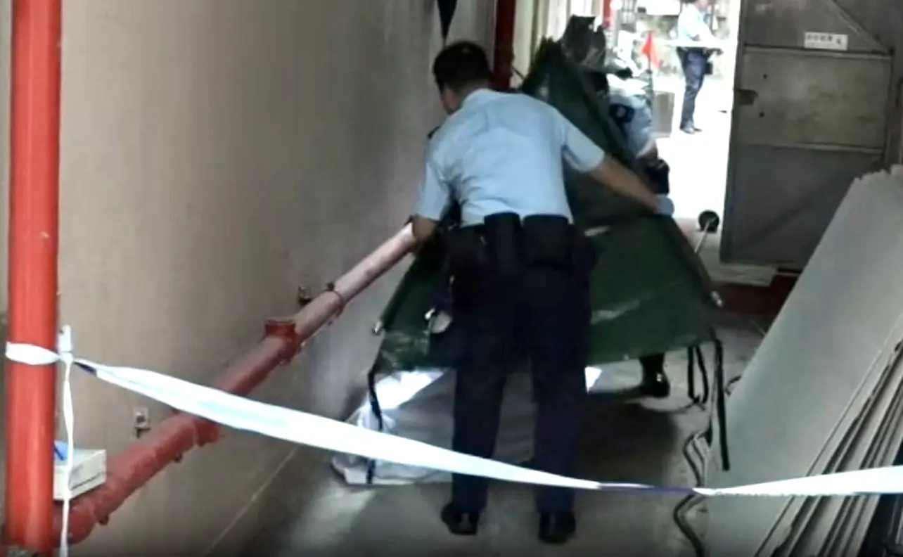 旺角砵蘭街一名渠工在一條後巷展開工程期間死亡 (電視截屏)