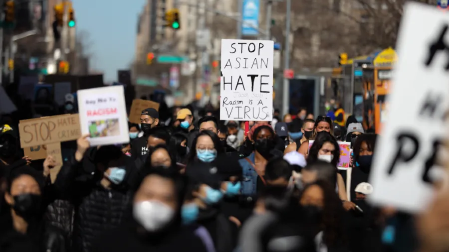 芝加哥大學調查顯示：逾半美國亞太裔居民去年曾遭仇恨攻擊的封面圖片