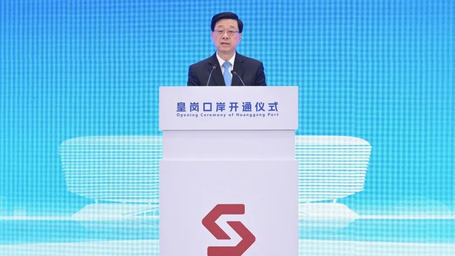 【皇崗口岸】新皇崗口岸明日開通！全球最大陸路口岸單體建築 首採「合作查驗」過關僅5分鐘的封面圖片