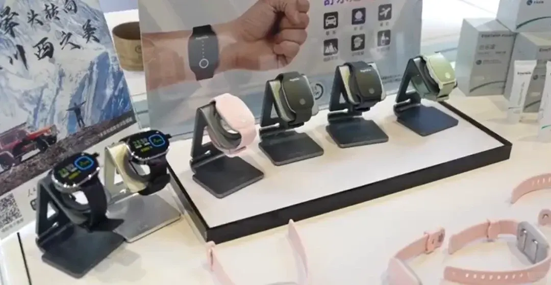 緬北電擊同款？打工人的電子咖啡手環，是科技救星還是自虐鐐銬？（來源：小紅書）