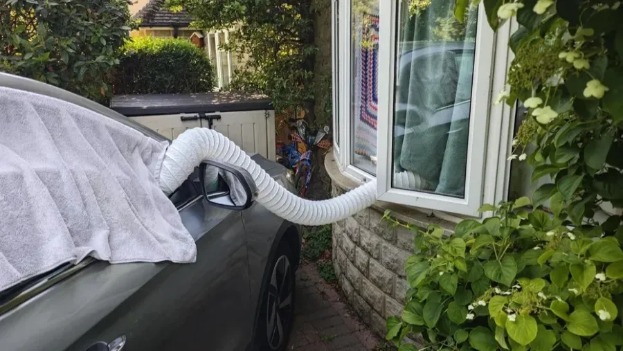 全程22℃超涼爽！英國網友開創降溫新招，電動車當冷氣機用的封面圖片