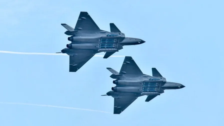 霹靂-16取消中央彈翼，射程突破300公里，美軍預警機安全線徹底消失的封面圖片