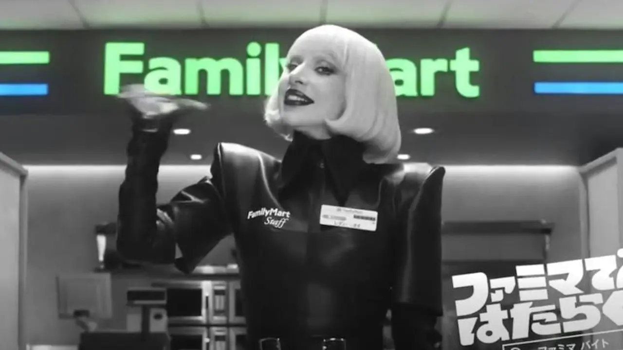 美國天后Lady Gaga驚喜化身日本FamilyMart店員拍攝徵才廣告，親自演繹店員日常、以日文邀民眾應徵。（來源：Lady Gaga Now）