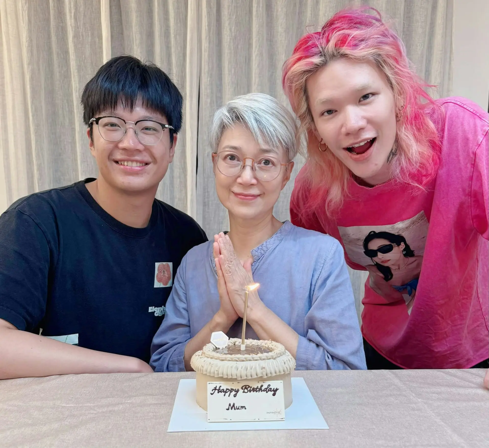 目前陳敏兒康復進度理想，兩個兒子雖關心母親，但亦理解其獨立性格。她強調公開患病經歷，是想讓大家知道「病咗都可以活得精彩，做想做嘅事」。(圖：陳敏兒@FB)