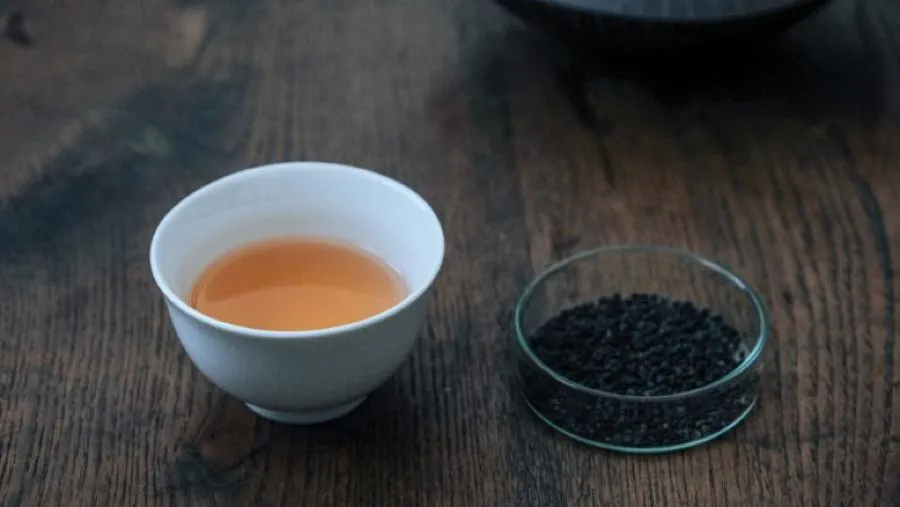 日本「蟲秘茶」竟有紅茶鮮味？櫻葉餵養的蟲糞泡出茶？的封面圖片