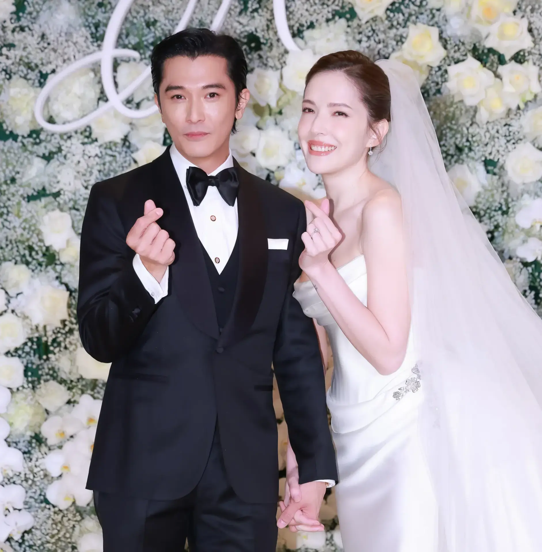 台北文華東方酒店28日星光熠熠，藝人邱澤與許瑋甯在此補辦遲來4年的婚宴，筵開40席的盛況幾乎集結半個演藝圈，見證這對從銀幕情侶到真實夫妻的幸福時刻。(圖：網絡截圖)