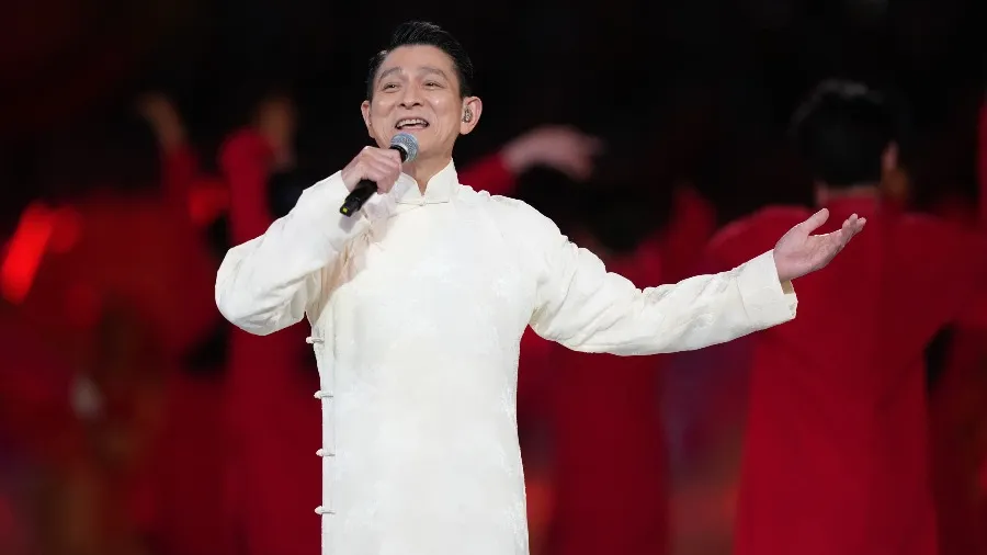 十五運開幕式 劉德華壓軸《中國人》 大灣仔陳小春唱《海闊天空》的封面圖片