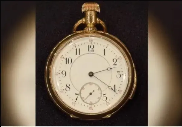 鐵達尼號罹難富商史特勞斯的18K金Jules Jurgensen懷錶拍出178萬英鎊，成最貴鐵達尼文物。（來源：iconicbritish@IG）