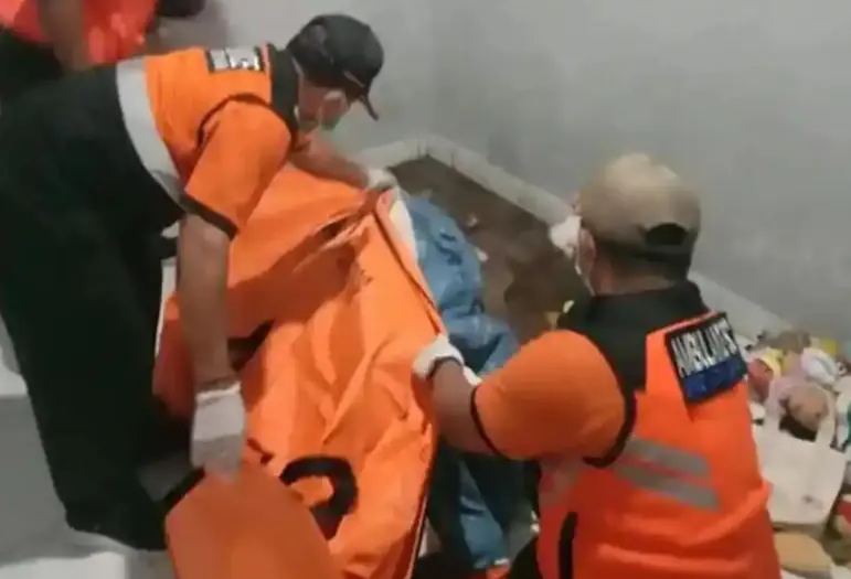 印尼峇里島爆發駭人情殺案，25歲新加坡籍男子MZ掐死交往近一年的26歲印尼女友AS，藏屍隔壁房間，還相約新認識的女子留宿，直至數日後死者妹妹揭發慘案，兇嫌落網。（來源：印尼媒體）