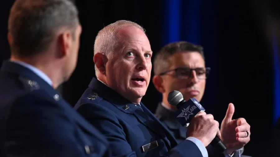 美軍重大改革 四星上將統管B-21轟炸機哨兵飛彈與神祕F-47戰機的封面圖片