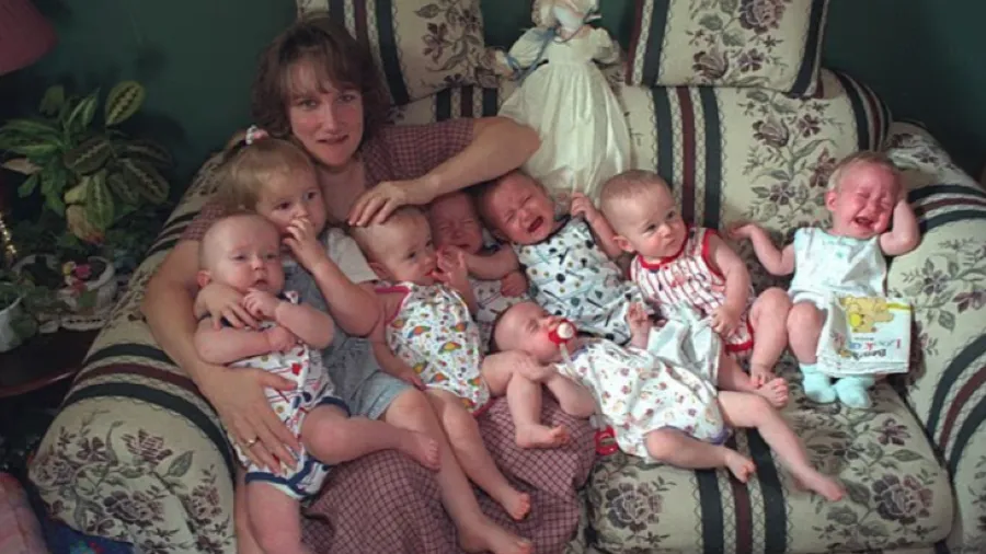 世界首例存活七胞胎即將28歲，七個人生軌跡原來這麼精彩！的封面圖片