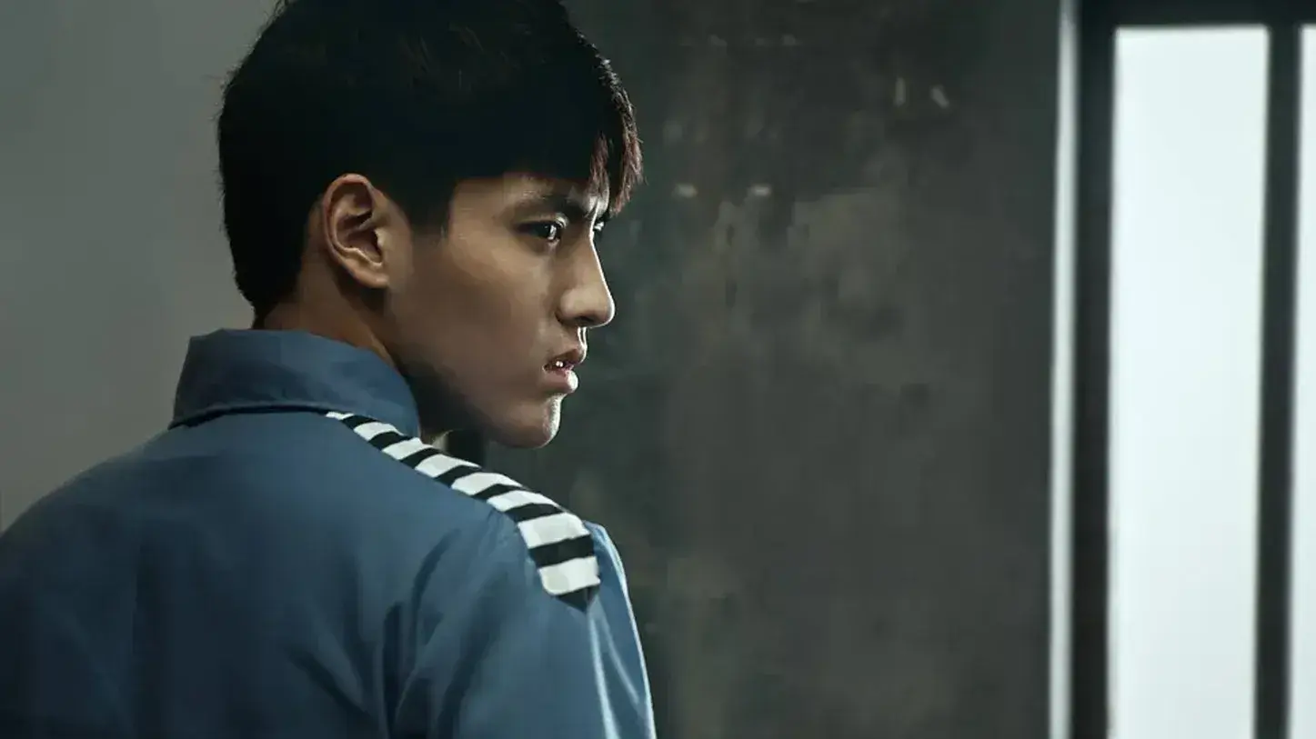 網絡突然瘋傳其「在獄中長期絕食抗議，最終因身體虛弱去世」的消息，引發大量討論。不過截至 11 月 9 日，該傳言未獲任何官方證實，且被質疑為營銷號製造的假新聞。​(圖：電影劇照截圖)