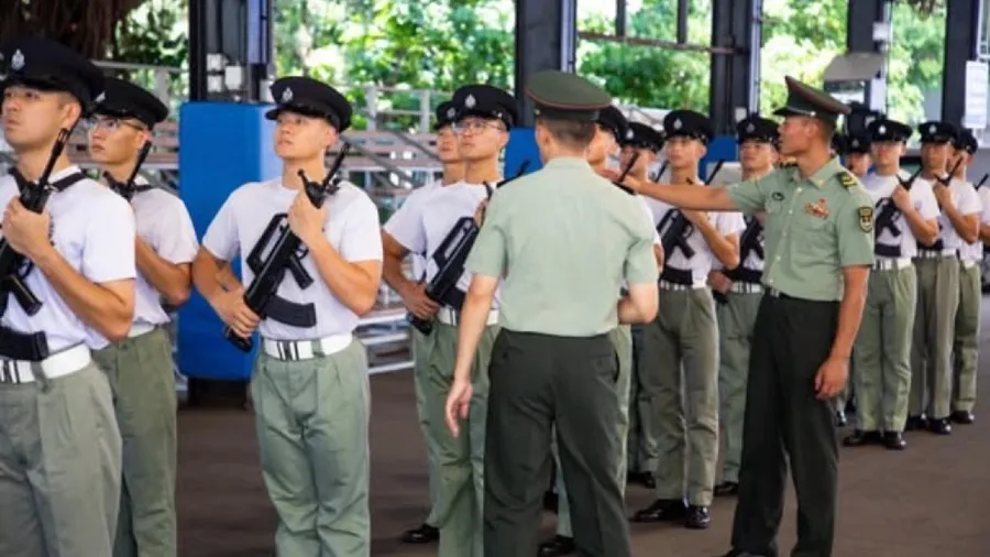 香港警隊公眾形象再升級 儀仗隊40人成員全力投入年底國際刑警全體大會典禮的封面圖片
