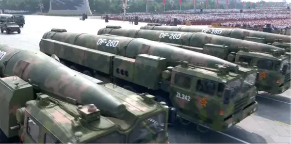 東風-26D於2025年九三大閱兵上首度公開亮相。(新華社)