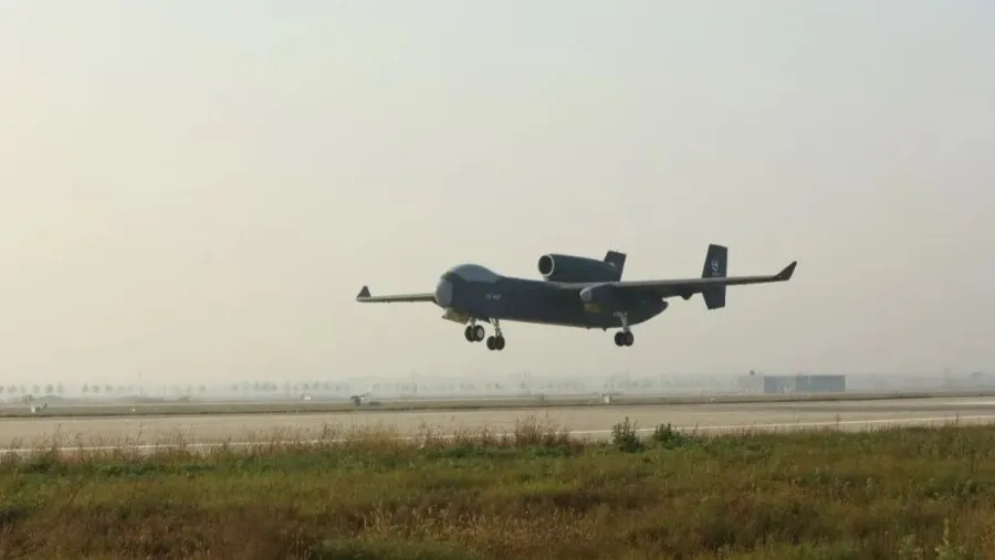 載荷 6000 公斤航程 7000 公里 「九天」大型無人機首飛成功！的封面圖片