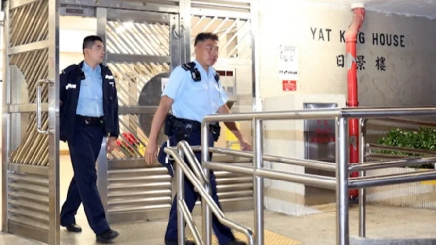 荔景邨 12 歲男童不忿被踩腳　持菜刀斬傷 15 歲姊的封面圖片