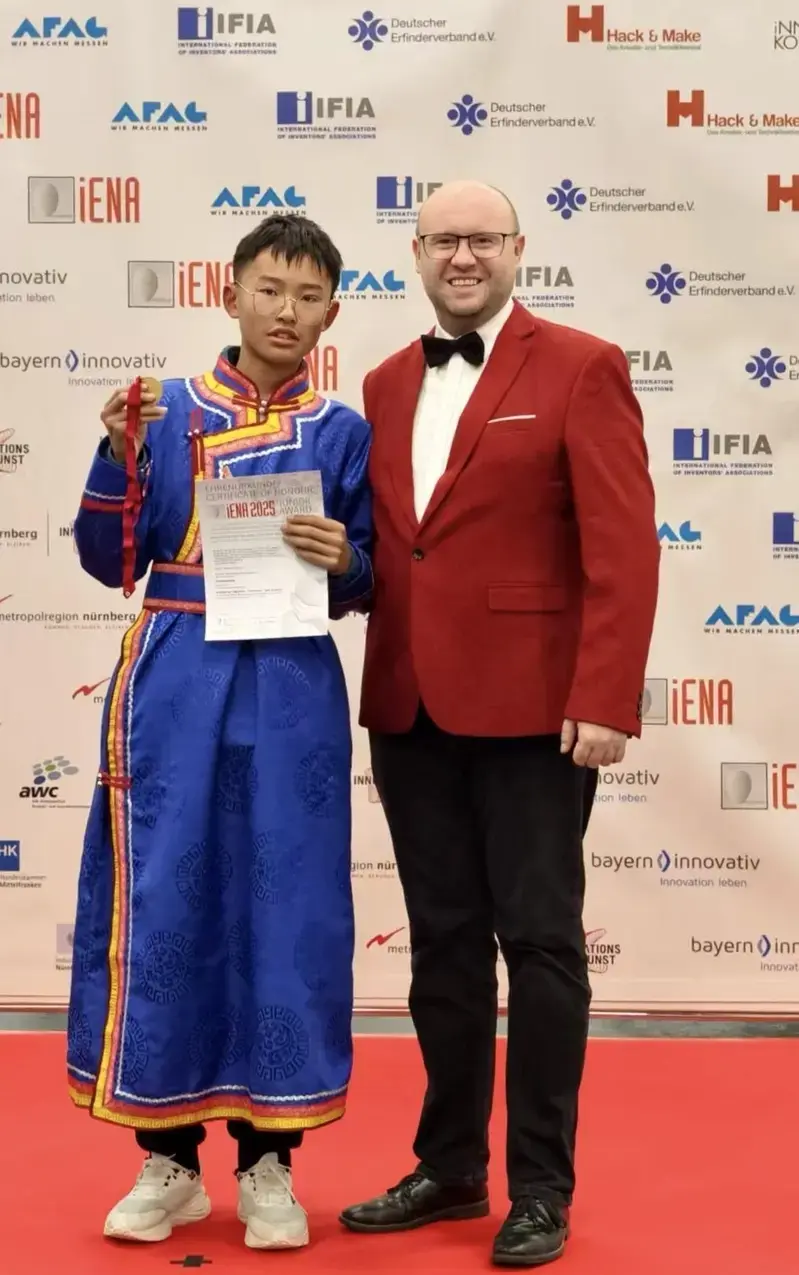 內蒙古14歲少年在第77屆德國紐倫堡國際發明展上斬獲全球金獎。（極目新聞）
