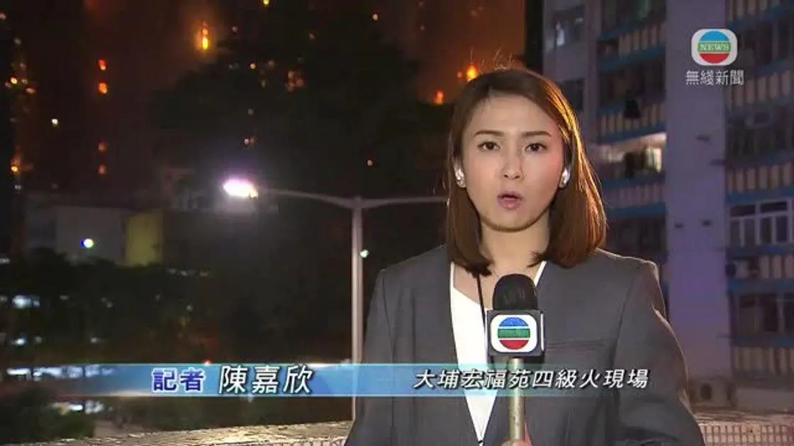 網民對其表現給予高度肯定，紛紛留言「佢真係做得好好，做咗一個好嘅榜樣」「用專業嘅態度去報道，又唔會掩蓋真情實感」「表達好清晰、反應好快，完全撐得起新聞台」。(圖：視頻截圖)